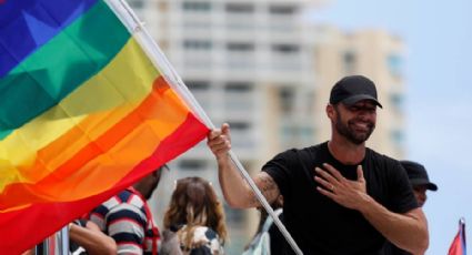 Ricky Martin celebra el mes del orgullo LGBT; posa junto a su esposo ¡con poca ropa!