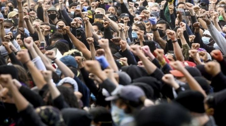 Hombre ataca a manifestantes con garras metálicas como las de 'Wolverine'