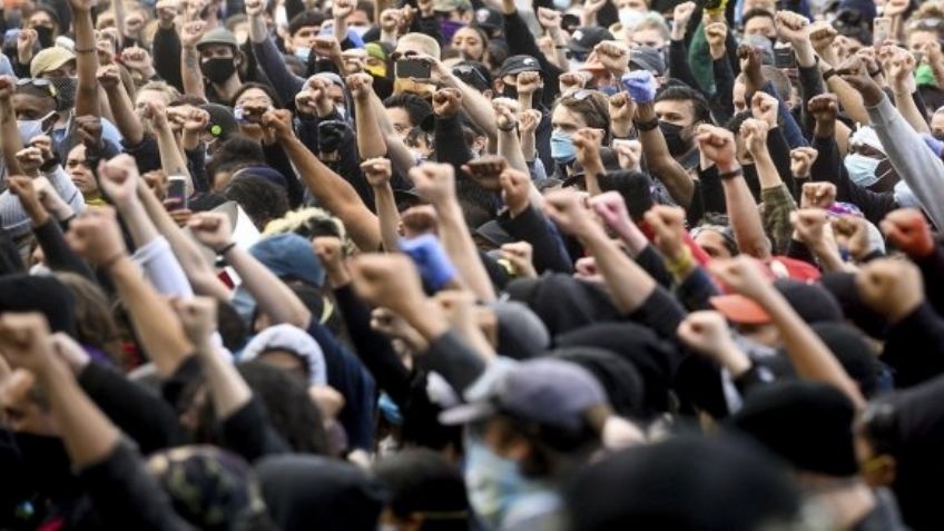 Hombre ataca a manifestantes con garras metálicas como las de 'Wolverine'