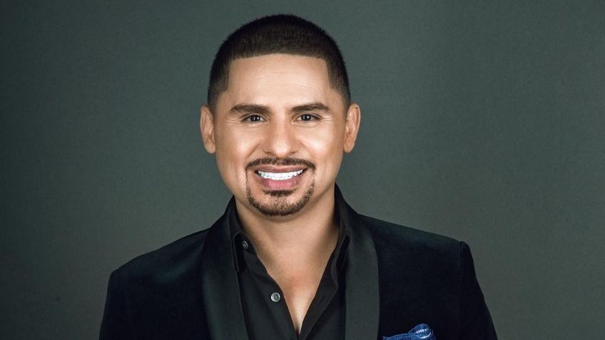 Larry Hernández se suma a Eduin Caz; revela ser fan de Cruz Azul y hace esto por el equipo