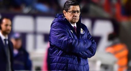 Escándalo en las Chivas: Luis Fernando Tena da positivo a Covid-19