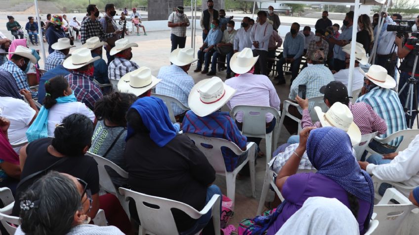 Yaquis no ceden; sigue tomada carretera y las vías del ferrocarril