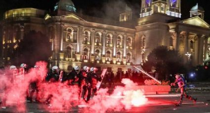 Toque de queda por Covid-19 provoca manifestación en Serbia; hay 60 heridos