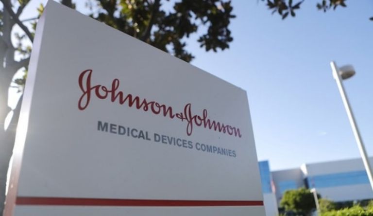 Una mujer de 50 años murió tras recibir la vacuna de Johnson & Johnson