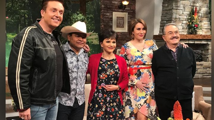 ¿Amorío? Conductora de 'Ventaneando' aparece muy juntita con exparticipante de 'La Academia'