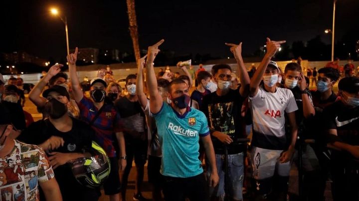 VIDEO: Fans del Barcelona ingresan al Camp Nou y exigen renuncia de Bartomeu