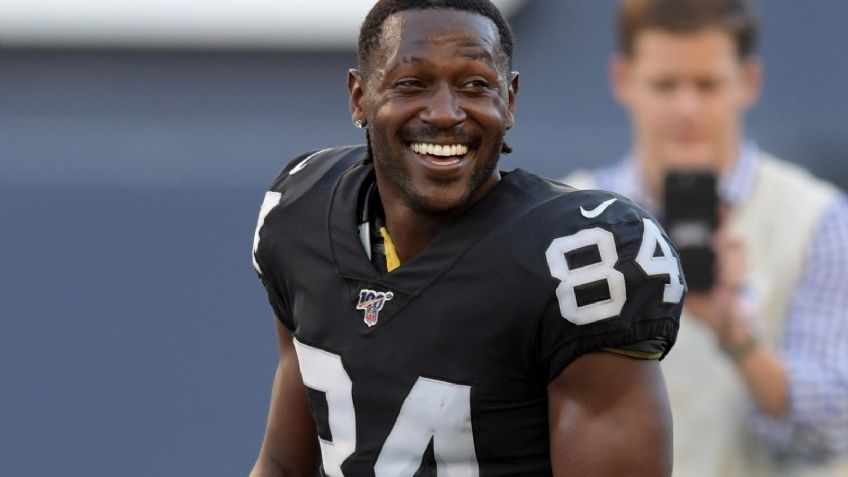 Antonio Brown dona más de 20 mil dólares en útiles escolares en Florida