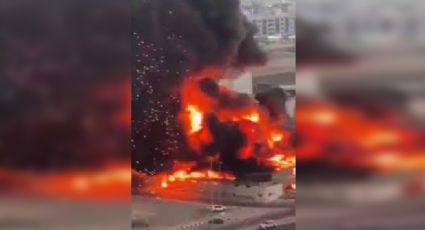 VIDEOS: Un intenso incendio consume un mercado en Emiratos Árabes Unidos