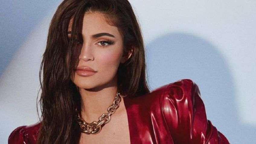 Kylie Jenner cautiva a sus fans con deleitable 'outfit' y las redes enloquecen