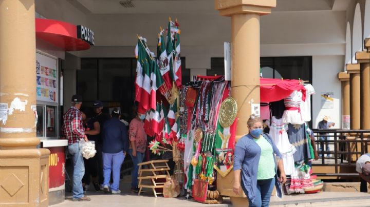 Las ventas de artículos alusivos al mes patrio bajan a consecuencia de la contingencia sanitaria del Covid-19