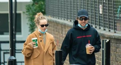 ¡Libre de Covid-19! Robert Pattinson es visto dando un paseo con su novia Suki Waterhouse