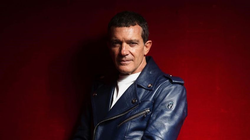 Antonio banderas: tras recuperarse del Covid-19, da un paseo en 'scooter' en Málaga
