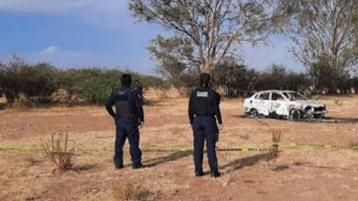 Encuentran automóvil incendiado en Querétaro con una persona calcinada