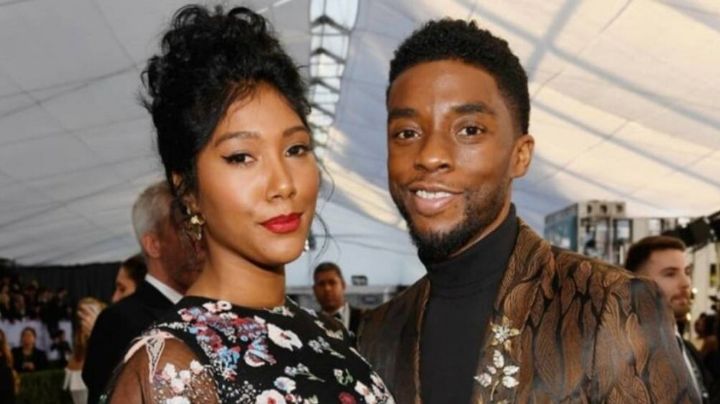 Chadwick Boseman: Con lágrimas en los ojos, viuda acepta premio en nombre del actor