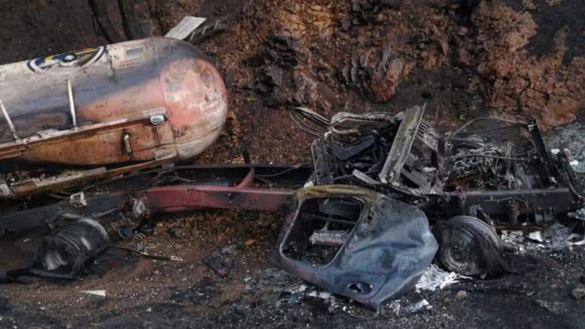 Volcadura e incendio de pipa de gas deja como saldo un conductor calcinado en la México-Tampico