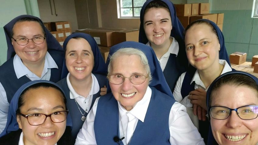 Monjas difunden su fe a través de divertidos videos de baile; se hacen viral en TikTok