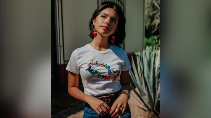 Ángela Aguilar, con el cabello verde, encanta con su belleza en vestido negro