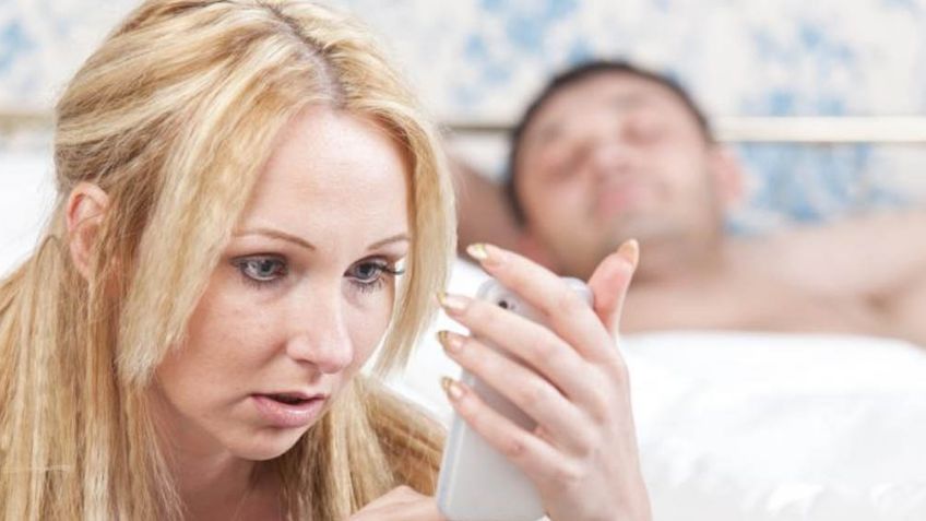 Novia celosa hace reír a todo Internet al mostrar como saber si su novio le es infiel