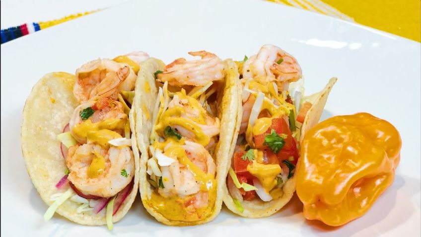 ¿No sabes qué hacer de comer? Estos exquisitos tacos de camarón podrían ser una excelente opción