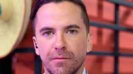 Foto que representa a ¿Está grave? Conductor de 'Sale el Sol' sufre accidente de auto; esto se sabe de su estado de salud