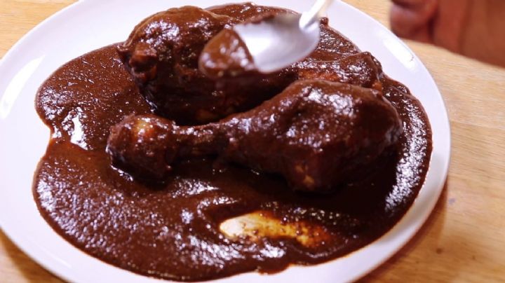 ¿Dile adiós al antojo? Descubre cómo preparar el mole de manera fácil y económica desde cero