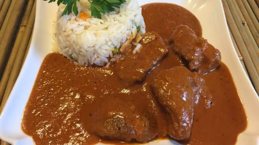 ¿No sabes qué comer? Este delicioso pollo encacahuatado puede ser una excelente opción