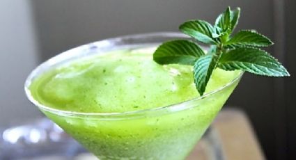 ¡Refrescante y delicioso! Disfruta de este rico frappé de ron con un toque de menta