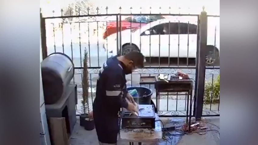 VIDEO: Imprudente conductor atropellan a un perro frente a su dueño