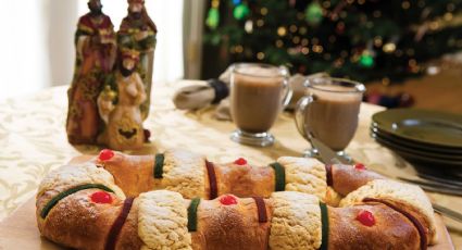 Mujer compra una rosca de Reyes y se lleva una sorpresa; estaba rellena de papel