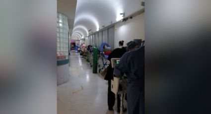 Clínica del IMSS en Nuevo León pone a hacer fila a los pacientes Covid-19 ante la falta de camas