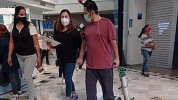 FOTO: Indigna la imagen de un hombre paseando en un centro comercial con tanque de oxígeno