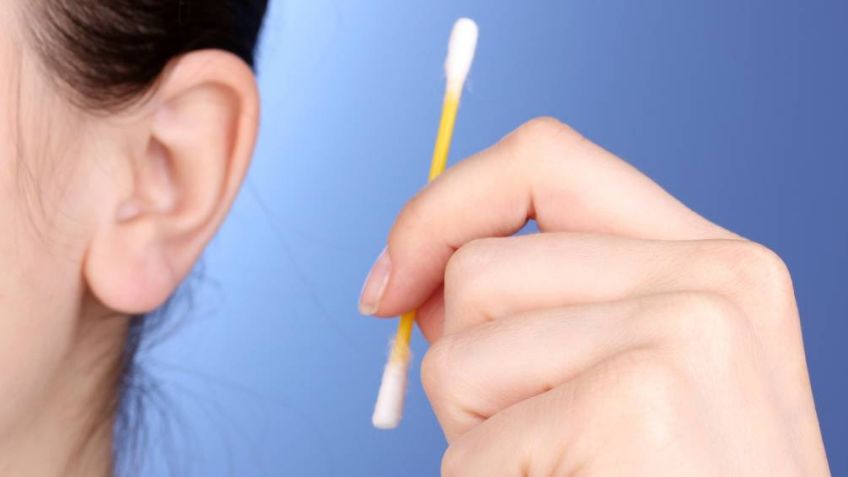 La explicación del porqué no debes usar hisopos de algodón para limpiar los oídos