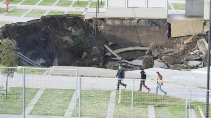 Enorme socavón se forma en estacionamiento de hospital en Italia; evacúan a pacientes