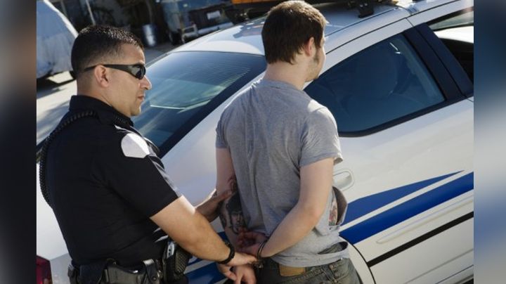 Ladrones se vuelven la burla de redes al llamar a la Policía por error y ser arrestados