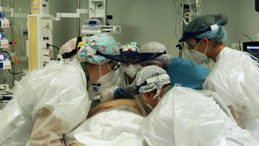 Un hombre desarrolla extraña secuela del Covid-19; es similar a "las piernas inquietas"