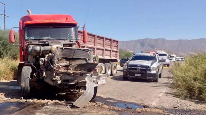 Choque entre tren y tráiler en carretera a La Colorada deja sólo pérdidas materiales