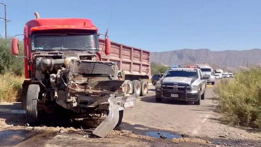 Choque entre tren y tráiler en carretera a La Colorada deja sólo pérdidas materiales
