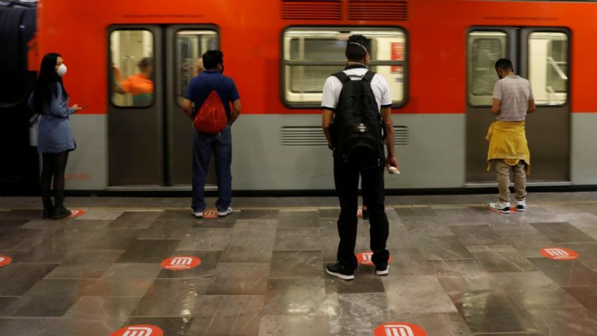 Estudiante de la UNAM se vuelve viral al dibujar a pasajeros del metro de la CDMX