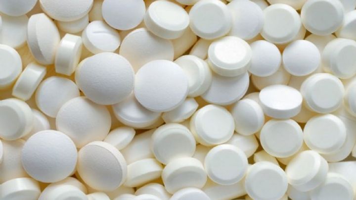 Manejaba a exceso de velocidad y lo detienen; le encuentran pastillas no autorizadas