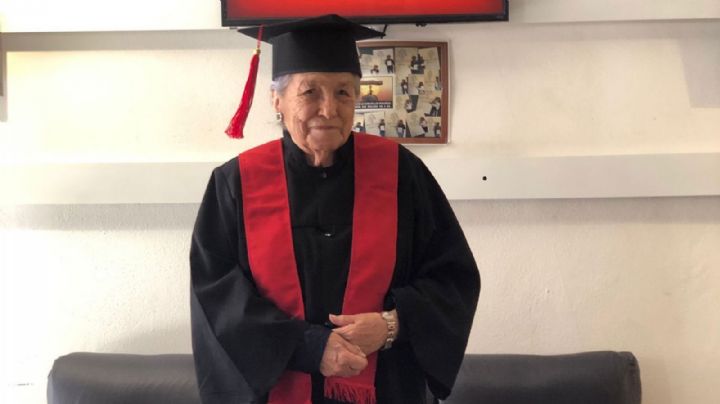 Ejemplo de vida: Mujer se viraliza por concluir sus estudios universitarios ¡a los 93 años!