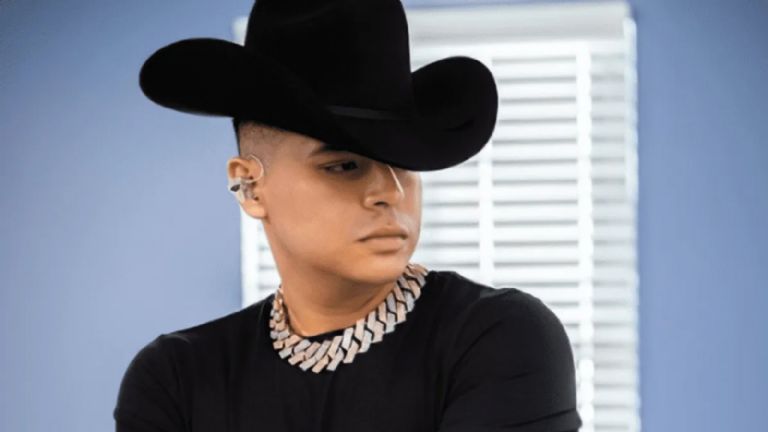 Eduin Caz, vocalista de Grupo Firme