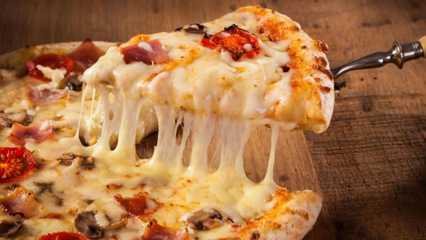 Se equivoca de pedal y se impacta contra una pizzería en Guaymas; deja daños considerables