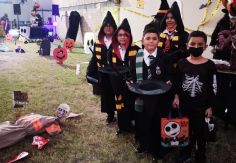 Foto ilustrativa de nota Colegio Altus Montreal realizó 'Trick or Treat': una caravana de Halloween
