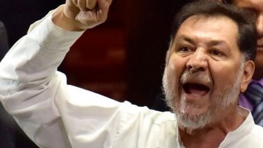 Fernández Noroña tiene brutal 'pelea' con ciudadano en el AICM y redes lo tunden: "Da asco"