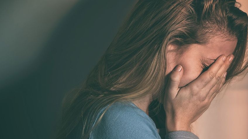 Abominable ataque: Un hombre se disfraza de mujer para arrojarle ácido a su exnovia en la cara