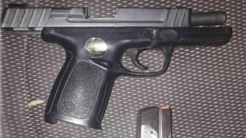 Localizan pistola en vehículo abandonado en el Valle del Yaqui; sospechosos habrían huido