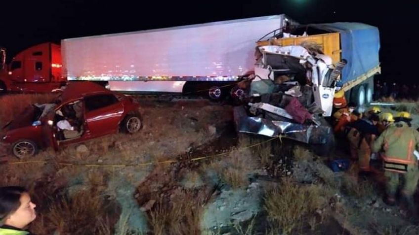 Un muerto y tres heridos tras impacto de tráiler contra un auto en carretera a Navojoa
