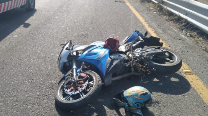 Muere motociclista tras perder el control del volante; sus 2 acompañantes sufrieron lesiones