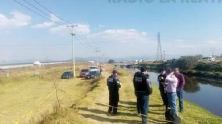 Con cuerdas y gancho, sacan cuerpo del Río Lerma; es el tercero en un mes
