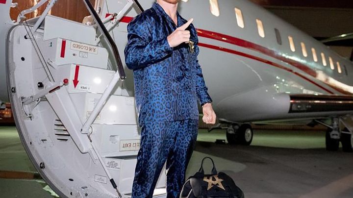 ¡Lujosa llegada! 'Canelo' porta pijama de más de 50 mil pesos en su llegada a Las Vegas